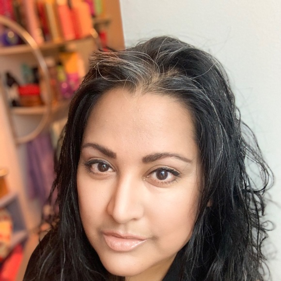 Meet your Posher, Rhea - Picture 1 of 1